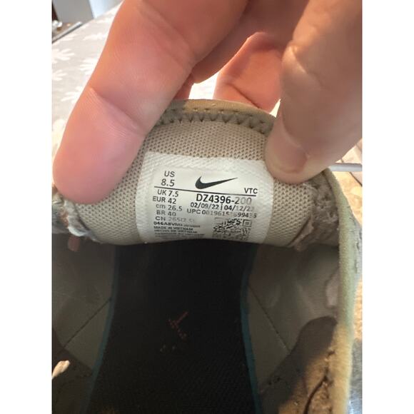 Nike Air Max 270 Mens 8.5 Cream Beige Tan White Shoes Sneakers 2022 - Picture 8 of 9